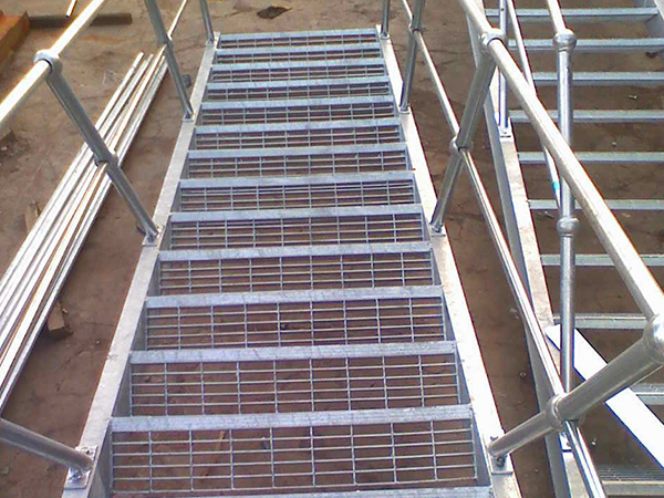 集宁详细讲述楼梯踏步板的铺设方法